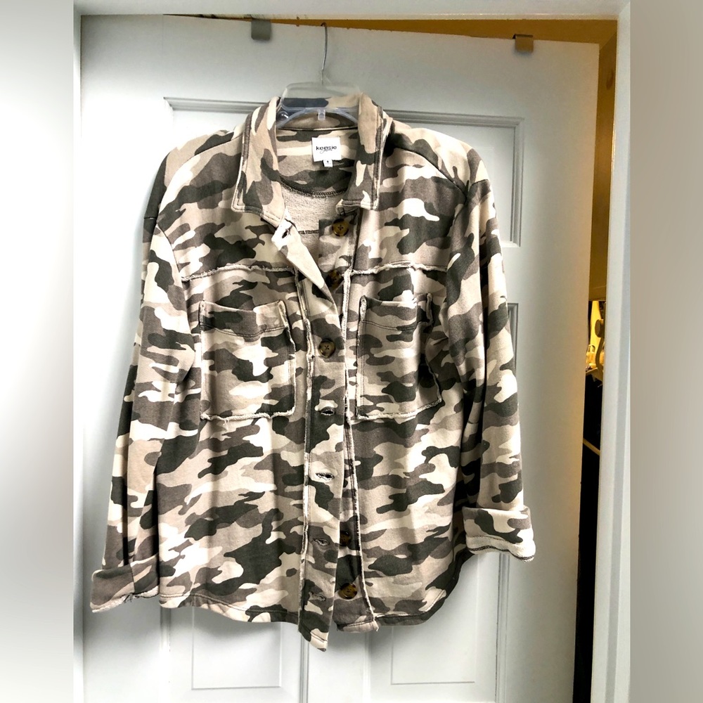 Ladies small camo shacket